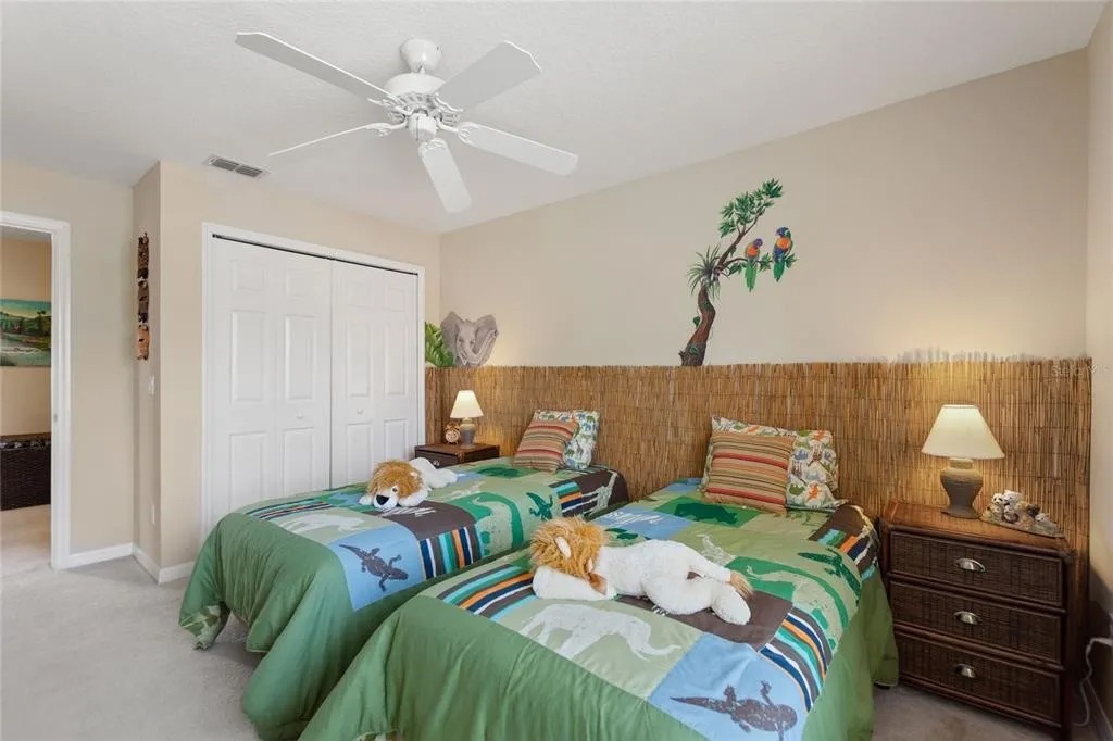 17-JungleTwinBedroom