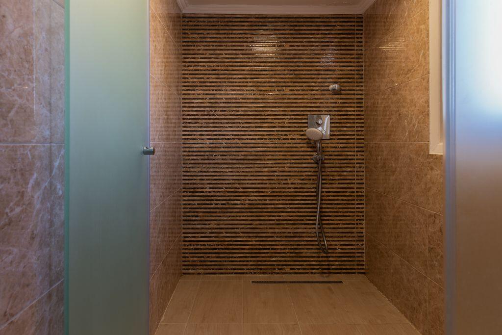 Villa-Amor-Agios-Sostis-Bathrooms-1900-1935-00004_1024_683.jpg