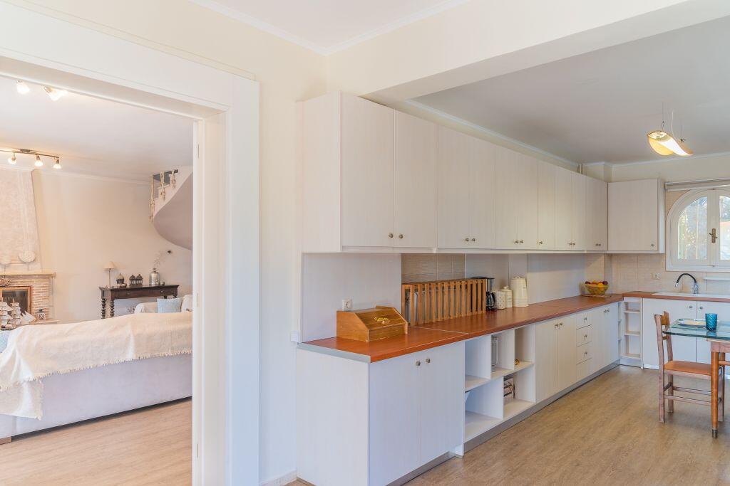 Villa-Amor-Agios-Sostis-Living-Space-Kitchen-1900-1935-00003_1024_683.jpg