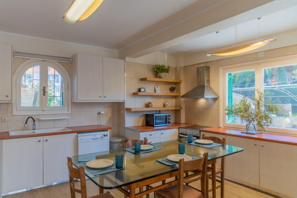 Villa-Amor-Agios-Sostis-Living-Space-Kitchen-1900-1935-00004_1024_683.jpg