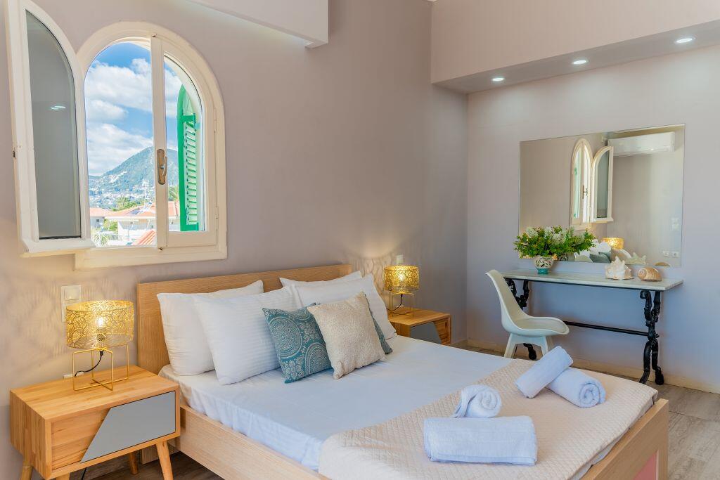 Villa-Amor-Agios-Sostis-Room-1-1900-1935-00002_1024_683.jpg