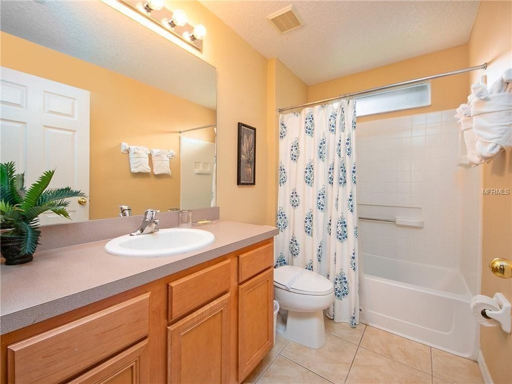 11BathroomwithShowerTubCombo - Copy